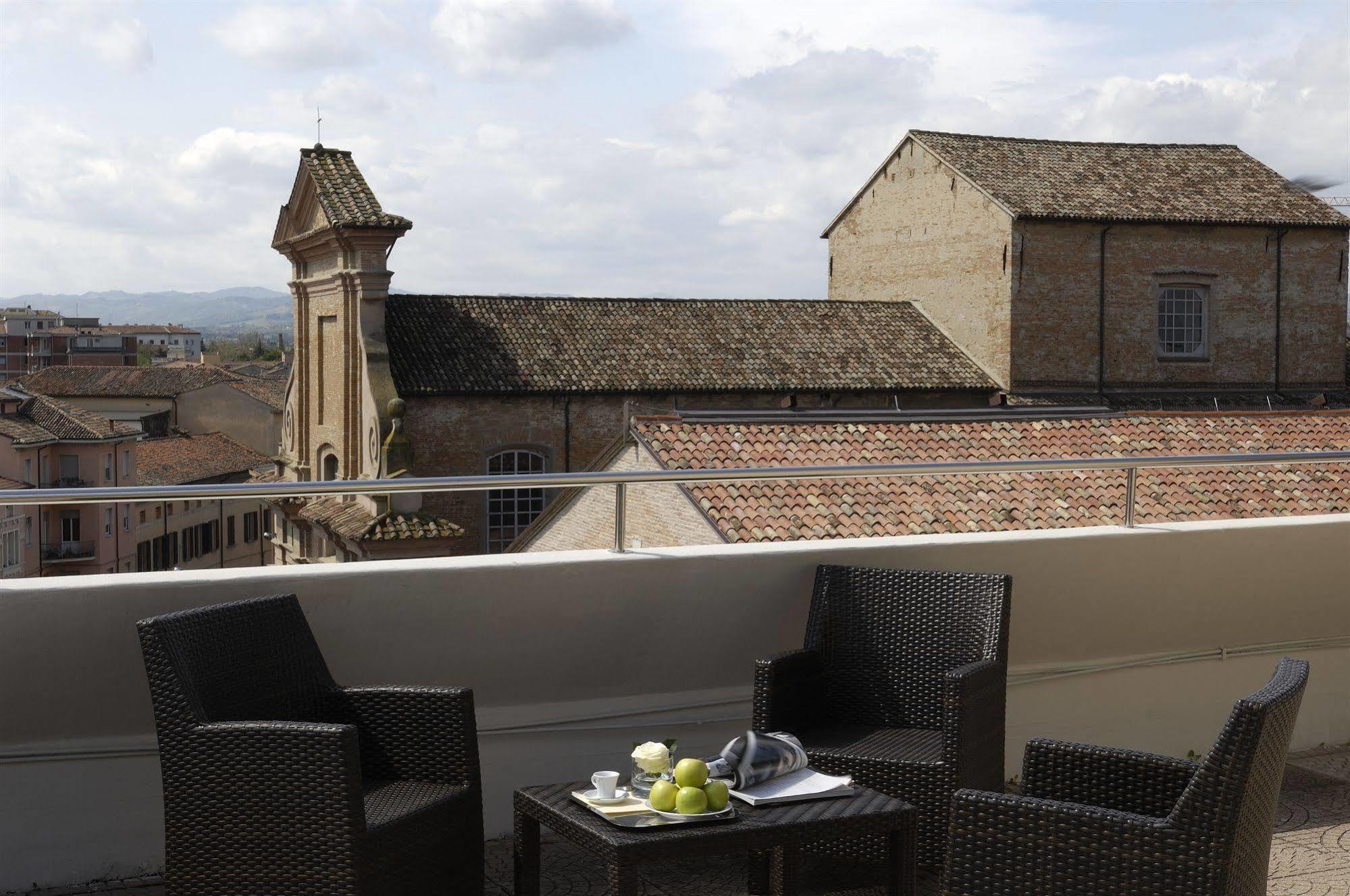 Hotel Masini ฟอร์ลี ภายนอก รูปภาพ