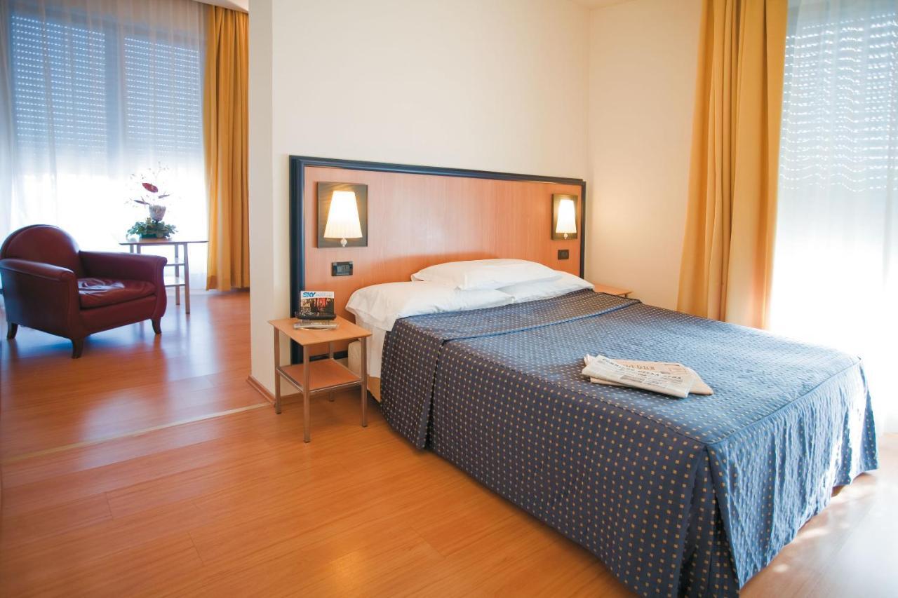 Hotel Masini ฟอร์ลี ห้อง รูปภาพ